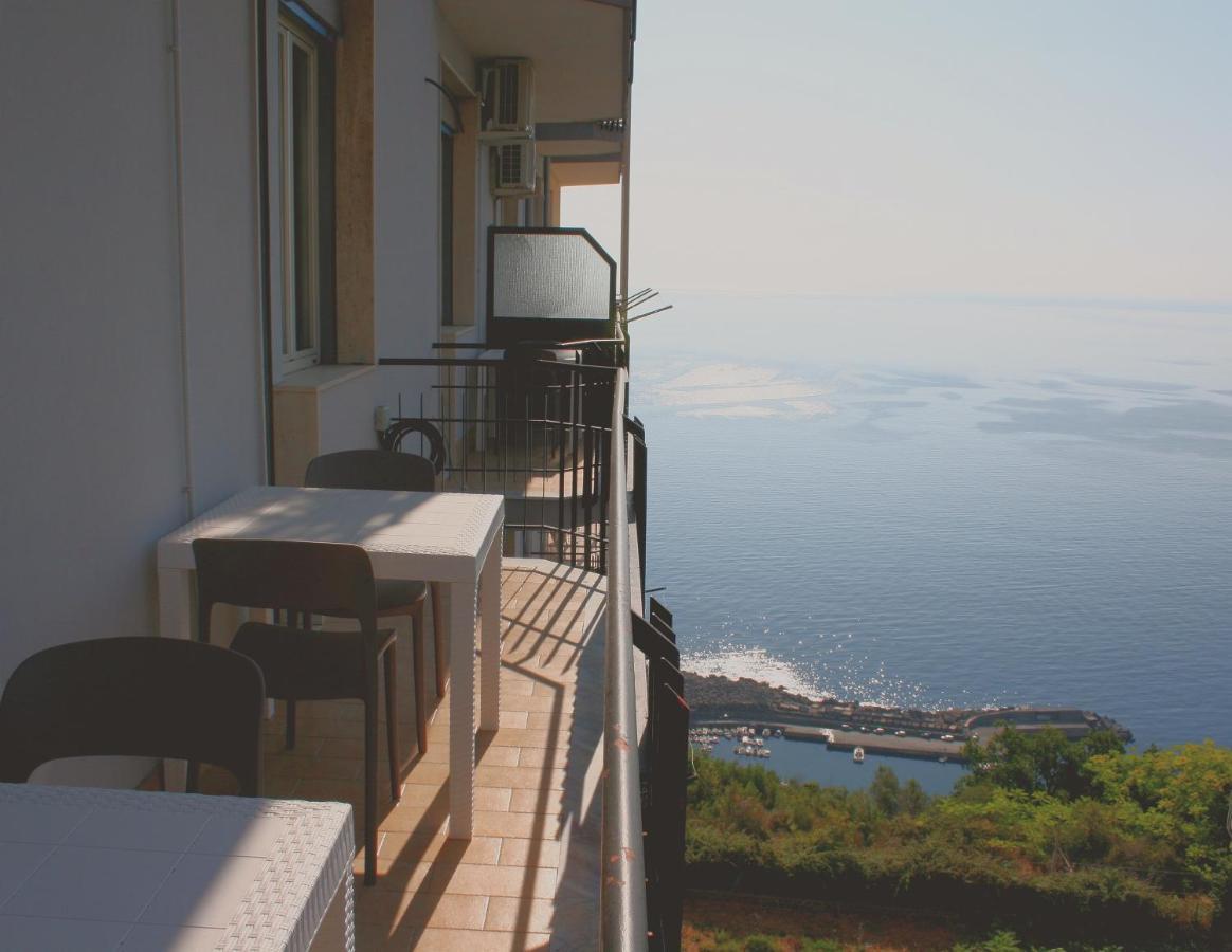 Ferienwohnung Il Balcone Di Galatea Acireale Exterior foto